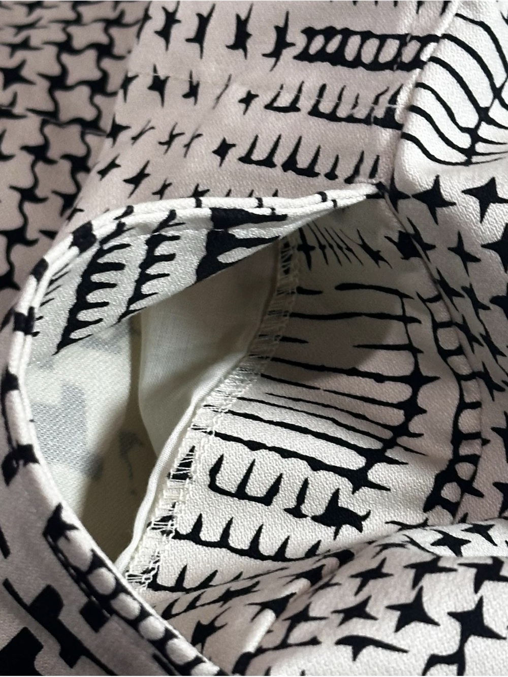 CAbi Black White Stretch Geometric Print Zip Front 3/4 Sleeve Pocket Jacket Top - Picture 9 of 13